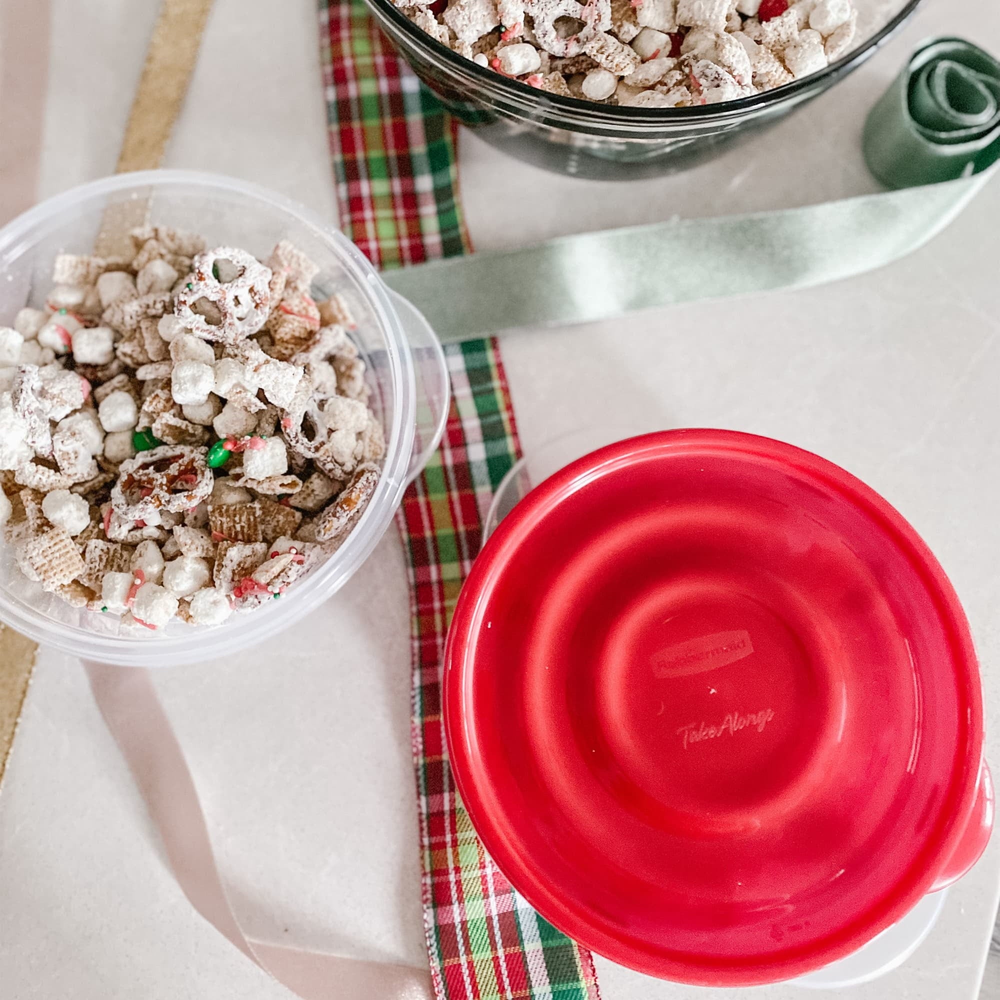 Rubbermaid TakeAlongs Serving Bowl Food Storage Containers - 15.7 Cup, 2 Count